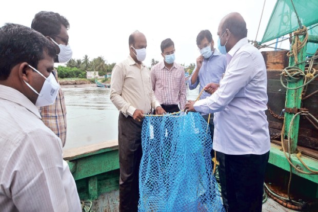 Collector goes on sea inspection as purse seine net row intensifies