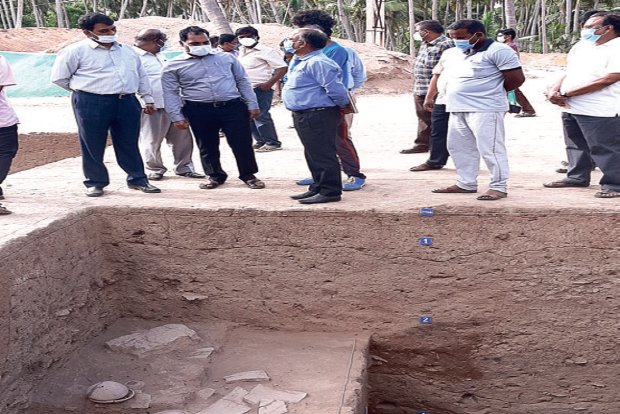 Culture Secy takes stock of 7th phase works at Keeladi Culture Secy takes stock of 7th phase works at Keeladi