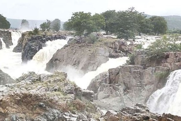 Nearly 35,000 cusecs reach Biligundlu Nearly 35,000 cusecs reach Biligundlu
