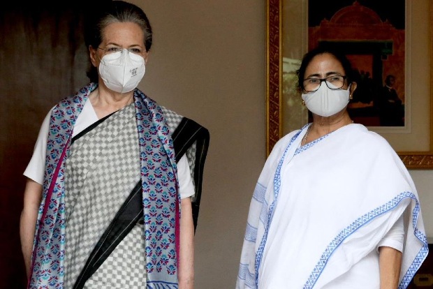 Mamata meets Sonia: Discusses political situation, Pegasus