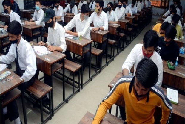 CBSE class 12 results: Girls outshine boys CBSE class 12 results: Girls outshine boys