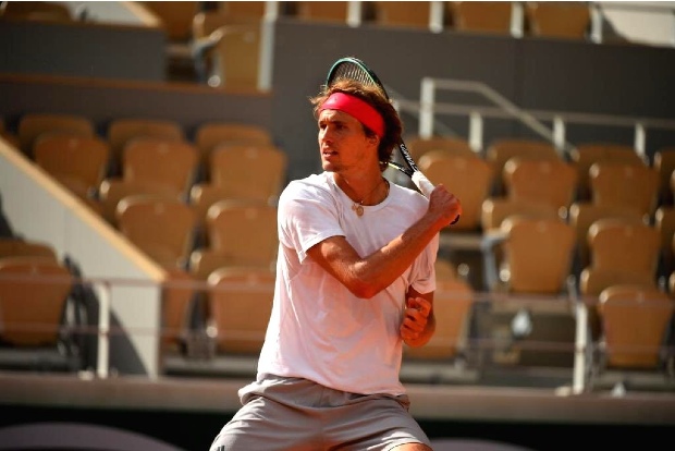 French Open: Zverev stretched on way to third round