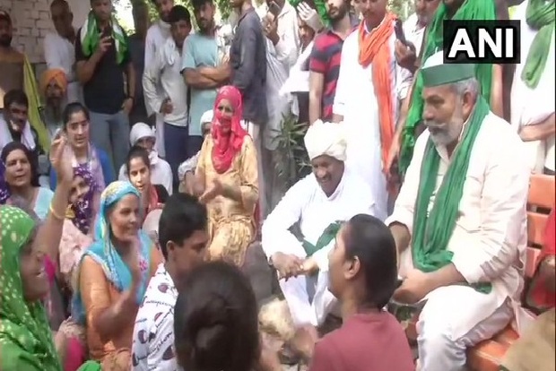 Tikait on dharna in Haryanas Fatehabad, demands release of arrested farmers