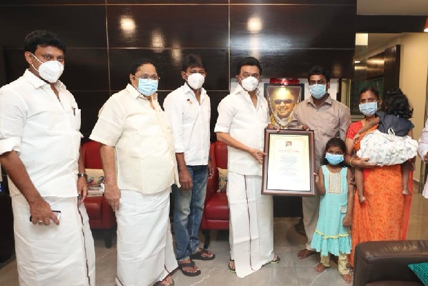 TN CM honours male nurse who saved lives of infants, mothers