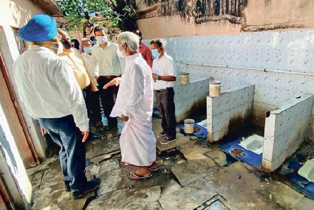 Minister inspects settlements along B Canal, asks civic body to maintain clean locality Minister inspects settlements along B Canal, asks civic body to maintain clean locality