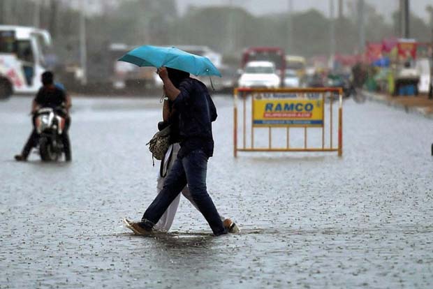 Heavy rains, water-logging mark arrival of monsoon in Mumbai, IMD issues red alert