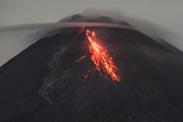 Indonesias Mt. Merapi spews hot clouds up to 2 km Indonesias Mt. Merapi spews hot clouds up to 2 km