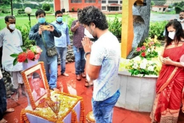 Papon dedicates new song Haate haat dhori to parents Papon dedicates new song Haate haat dhori to parents