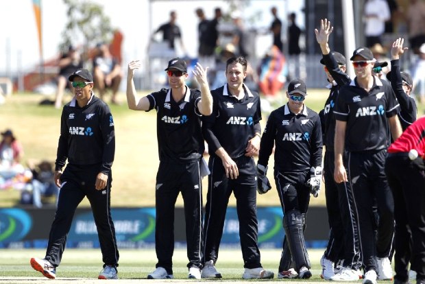 Quick Singles: New Zealand gains 85-run 1st innings lead