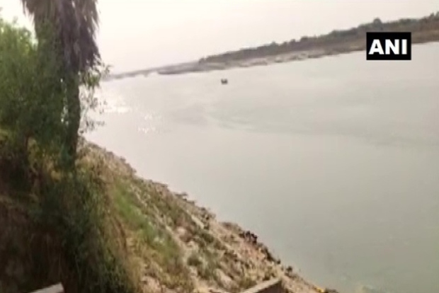 Dead bodies continue to be dumped into the Ganga in Bihar