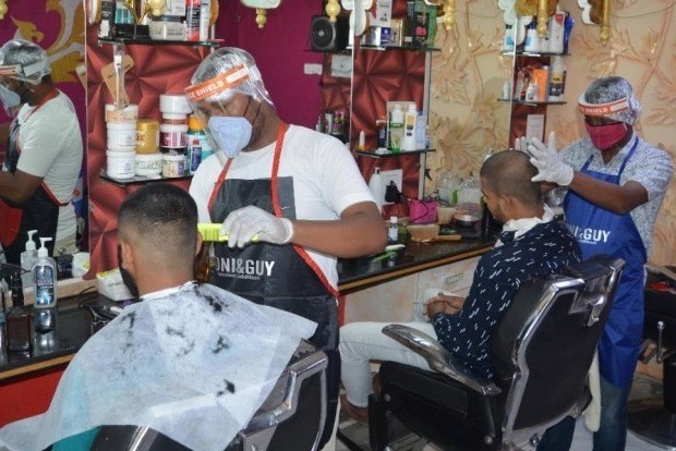 Tea shops, TASMAC outlets, salons re-open to brisk business