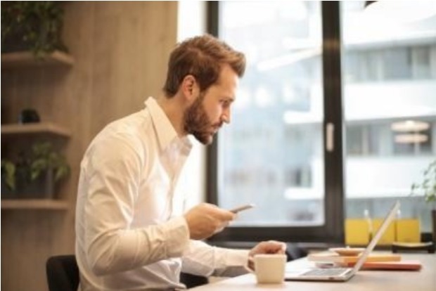 Married men who avoid household responsibilities earn more at work: Study Married men who avoid household responsibilities earn more at work: Study