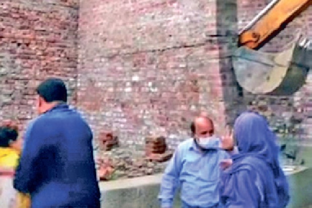 Video falsely depicts B’deshi colony demolition Video falsely depicts B’deshi colony demolition