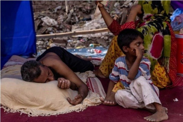 Refugees in India, elsewhere hit hard by COVID-19 impact -report Refugees in India, elsewhere hit hard by COVID-19 impact -report
