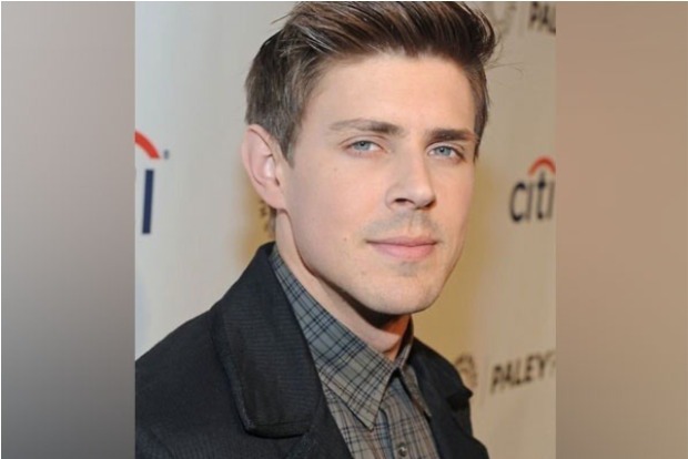 How I Met Your Mother spinoff series adds Chris Lowell to cast