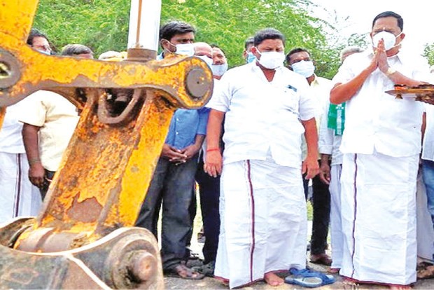 After stopping ryots’ attempt, Minister launches canal desilting in Kasam