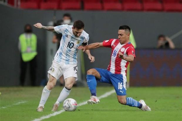 Gomez helps Argentina beat Paraguay 1-0