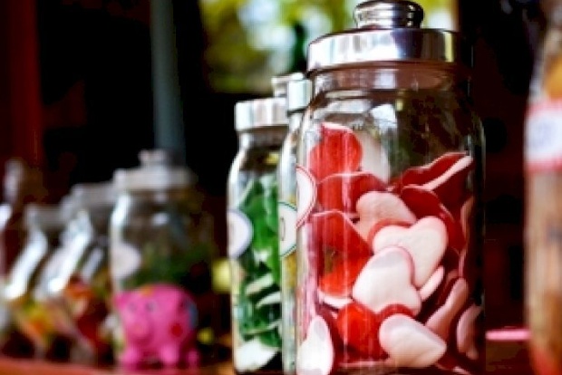 How artificial sweeteners can harm your gut