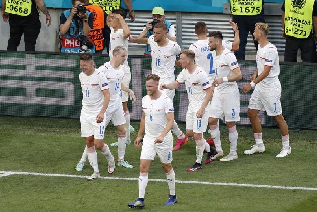 Euro 2020: Czech knock out 10-man Netherlands 2-0 in last-16
