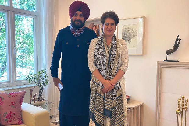 Navjot Sidhu meets Priyanka Gandhi