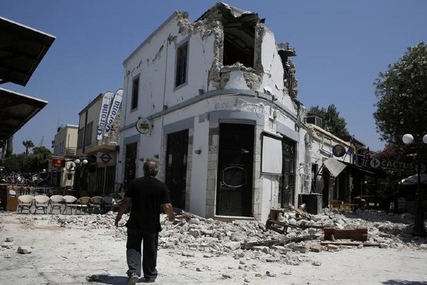 Strong earthquake shakes central Greece, felt in Balkans