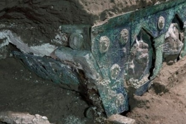 Archaeologists uncover ancient ceremonial carriage near Pompeii