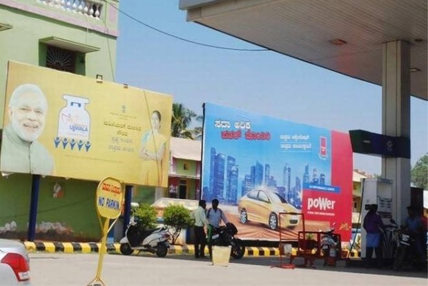 Use of PMs photo in petrol pump hoardings violates poll code, should be removed: ECI
