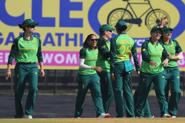 1st ODI: SA cruise to eight-wicket win over India