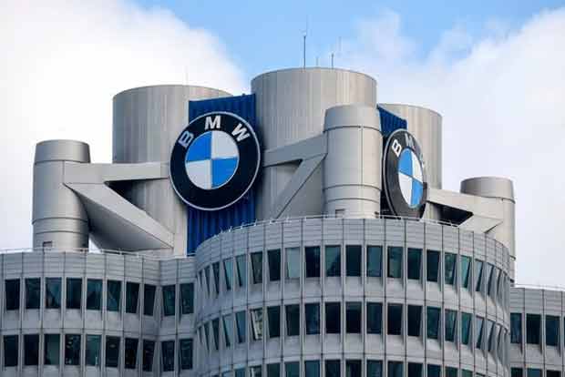 BMW unveils its 1st all-electric sedan i4, arriving this year