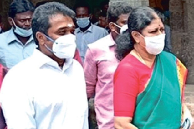 Sasikala visits temples in Delta ahead of husband’s death anniversary Sasikala visits temples in Delta ahead of husband’s death anniversary
