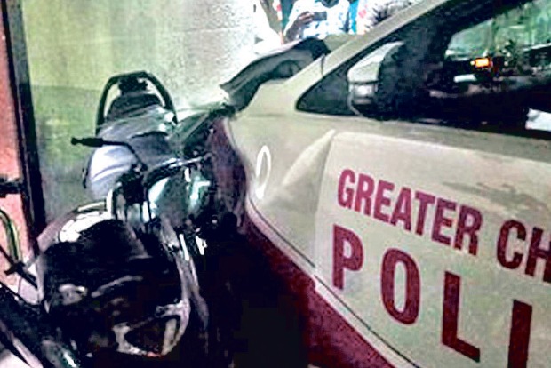 Woman inspector ‘test’ drives SUV into 3 vehicles Woman inspector ‘test’ drives SUV into 3 vehicles