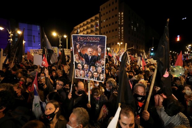 Thousands of Israelis protest against Netanyahu ahead of election