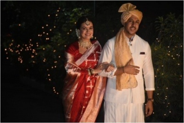 Dia Mirza poses with step-daughter in Maldivian vacay pic Dia Mirza poses with step-daughter in Maldivian vacay pic