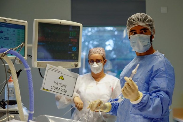 Paris doctors warn of catastrophic overload of virus cases