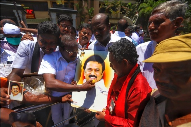 DMK Fans Begin Early Celebration As Party Takes Lead In Most Constituencies
