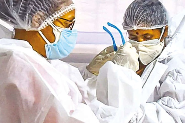 Doctor moms search for balance amid pandemic