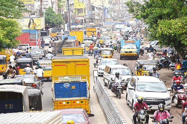 Traffic chaos in Madurai ahead of lockdown Traffic chaos in Madurai ahead of lockdown