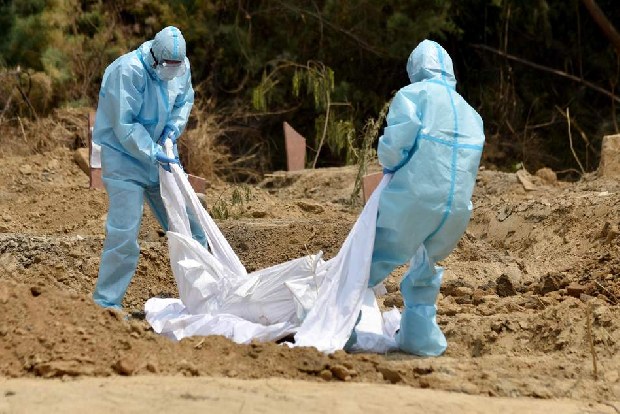 Video shows body of Covid victim dumped in river in Katihar