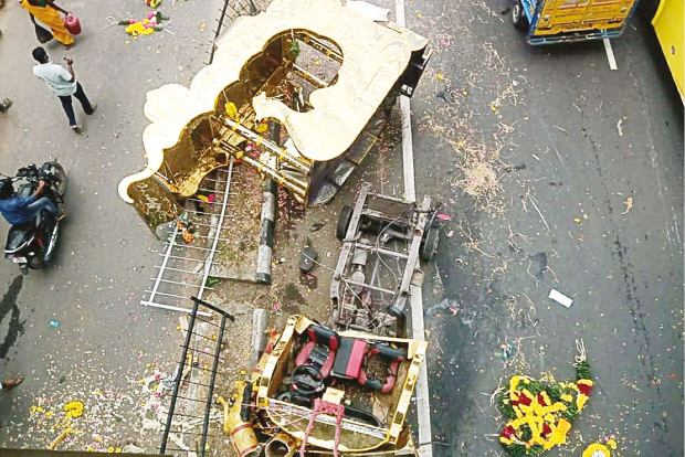 Truck runs into funeral procession on GST Road, brings traffic to standstill
