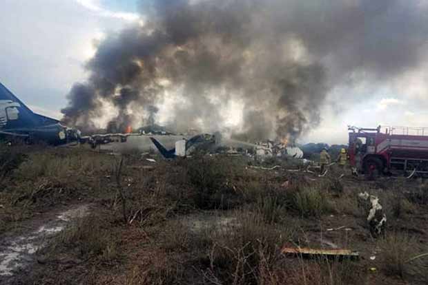 Two planes collide midair above Denver, no one injured