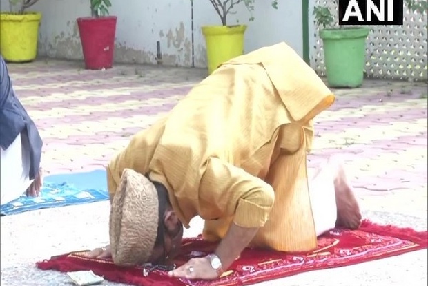 People celebrate Eid-ul-Fitr, offer namaz at home amid COVID-19 lockdown