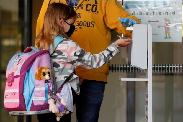 CDC recommends U.S. schools continue to use masks