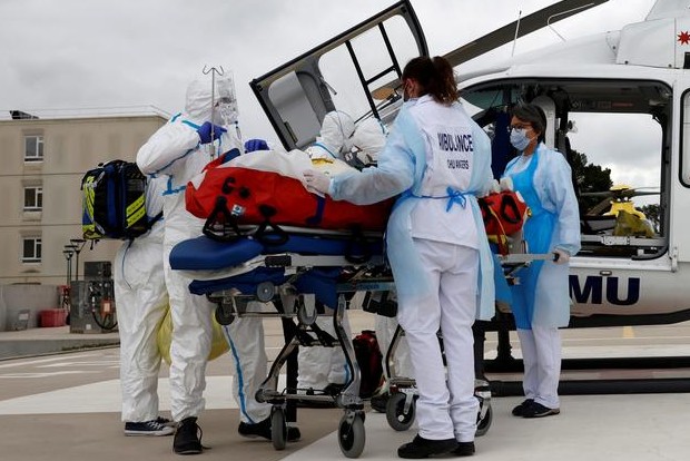 French COVID-19 daily deaths, number of critical patients drops