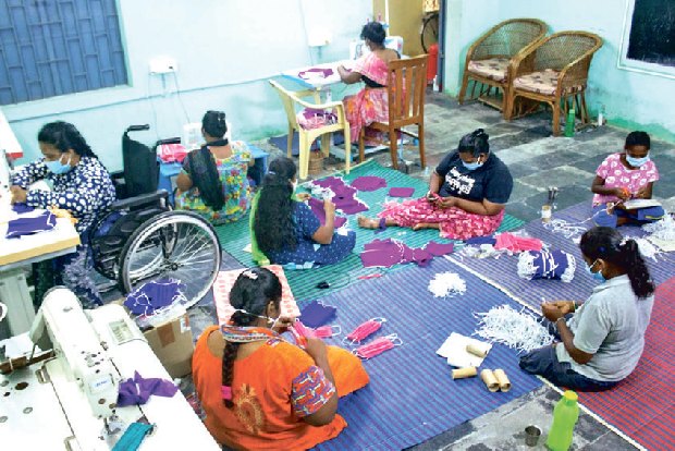 Differently-abled women distribute cloth masks for free