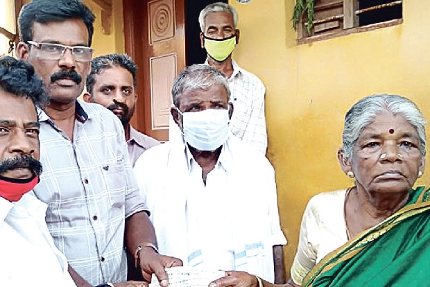 Theni couple donate their COVID dole to CM’s fund