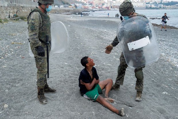 Europe Id rather die than go back, Moroccan migrant boy tells Spanish soldier