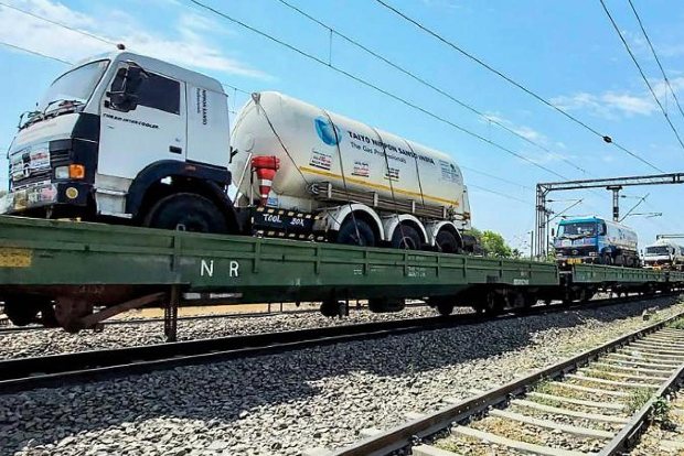 Oxygen Express piloted by All female crew reaches Bengaluru u Oxygen Express piloted by All female crew reaches Bengaluru u