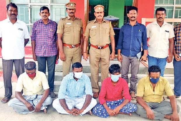 Man working in US hires local gang to murder wife in Tiruvarur, 4 nabbed Man working in US hires local gang to murder wife in Tiruvarur, 4 nabbed