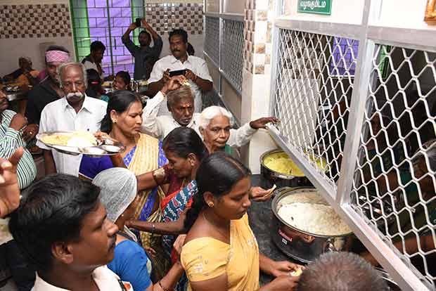 DMK to bear cost of free food offered by Amma canteens in Coimbatore