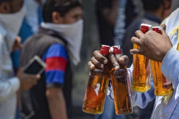 22 dead so far after consuming spurious liquor in Aligarh, 6 arrested 22 dead so far after consuming spurious liquor in Aligarh, 6 arrested